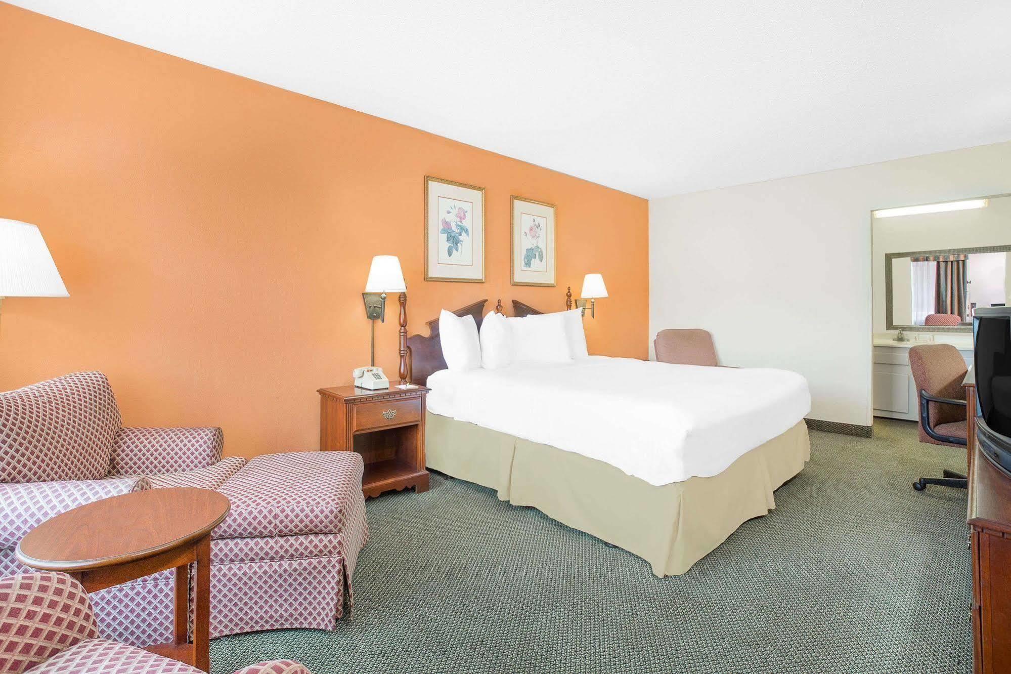 Days Inn By Wyndham Perry Near Fairgrounds 외부 사진